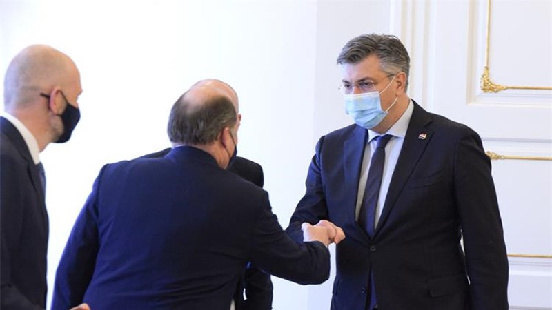 Croatian PM meets with British defence secretary